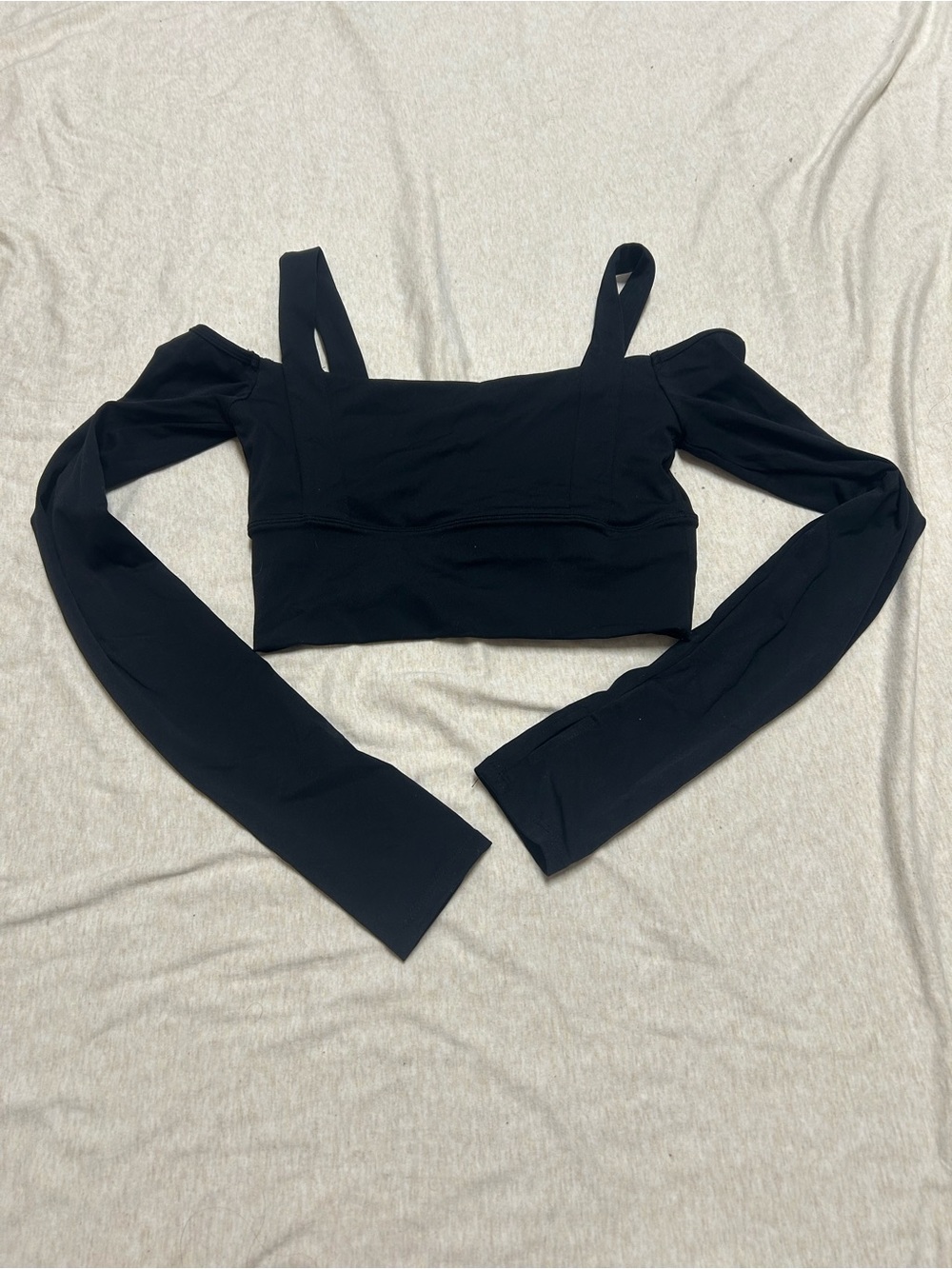 Halara Square Neck Cold Shoulder Thumb Hole Long Sleeve Cropped Sports Top